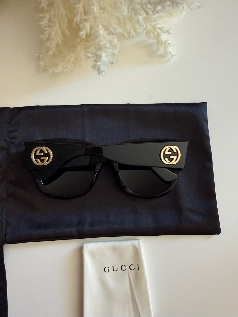 NWT , Gucci Women’s GG0142SAN  55mm Sunglasses black & gold - Picture 8 of 9